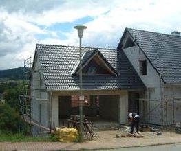 Satteldach mit Dachsteinen