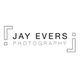 Logo mit Text "Jay Evers Photography", minimalistisch mit eckigen Klammern verziert.