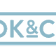 Logo van "Cook & Co" met een sleutelvormige decoratie aan de rechterkant, in blauwe tinten.
