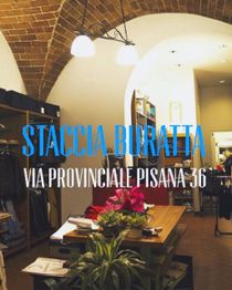 Interno di Staccia Buratta con tavolo e piante, Via Provinciale Pisana 36.