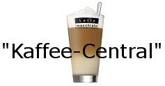 Ein Glas Latte Macchiato mit Logo "Kaffee-Central" auf weißem Hintergrund.