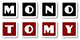 Schwarz-weiße Buchstaben oben "MONO", darunter rot-weiß "TOMY" in quadratischen Rahmen.