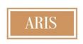 Texte "ARIS" sur fond marron clair avec bordure blanche.