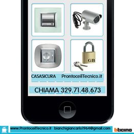 Schermo di smartphone con immagini di telecamera, interruttore, presa e lucchetto. Contatti inclusi.