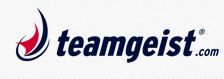 Logo mit stilisiertem Segel und Schriftzug "teamgeist.com".