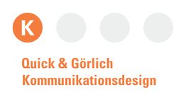 Orange-Logo mit "K" und Text: "Quick & Görlich Kommunikationsdesign".