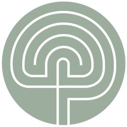 Ícono de laberinto blanco sobre fondo verde circular.