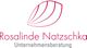 Logo von Rosalinde Natzschka, Unternehmensberatung, mit stilisiertem Blatt in Rot.