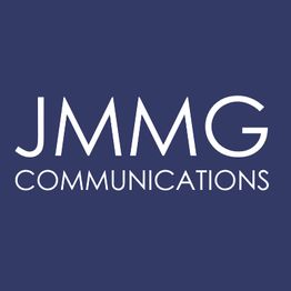 Logo mit weißem Text "JMMG Communications" auf dunkelblauem Hintergrund.