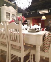 Esszimmer- und Küchenmöbel aus Massivholz