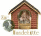 Hundehütte mit Hund und Schild "Zur Hundehütte". Links ist ein Ball.