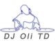Strichzeichnung eines DJs mit zwei Plattenspielern. Text: "DJ Oli TD".