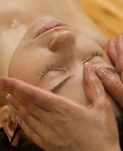 Kopf-Gesichtsmassage