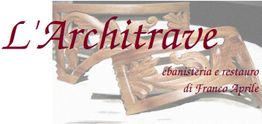 L'Architrave: ebanisteria e restauro. Testo su sfondo con cornici di legno intagliato.