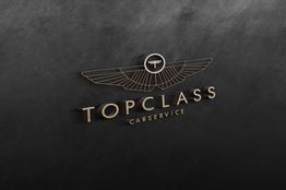Logo van "Topclass Carservice" met een gestileerde vleugel op een donkere achtergrond.