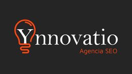 Logo de Ynnovatio con bombilla naranja y texto: "Agencia SEO" en fondo negro.