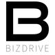 Logo met een zwarte letter "B" en daaronder de tekst "BIZDRIVE" in grijze letters.