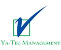 Logo mit blauem Häkchen und Text "Ya-Tec Management" in Grün.