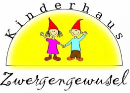 Zwei Kinder mit Zipfelmützen halten Hände. Text: Kinderhaus Zwergenwusel.