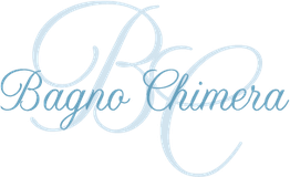 Logo di "Bagno Chimera" con lettere stilizzate BC in blu chiaro su sfondo trasparente.