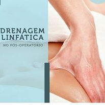 Mãos fazendo massagem em perna, com texto: "Drenagem linfática no pós-operatório".