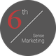 Graues Logo mit roter "6th" und weißem Text "Sense Marketing" durch einen Schrägstrich getrennt.