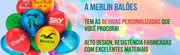 Bexigas coloridas com logos de marcas diversas e textos promocionais sobre balões personalizados.