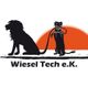 Silhouetten eines Löwen und Wiesels vor roter Sonne, Text: "Wiesel Tech e.K.".