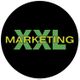 Schwarzer Kreis mit grün-gelbem Text "XXL MARKETING".