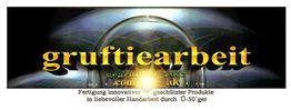 Banner mit der Aufschrift "gruftiearbeit" und Hinweis auf handgefertigte Produkte durch Ü-50-Jährige.