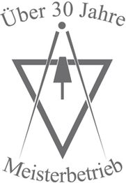 Über 30 Jahre Meisterbetrieb-Logo mit dreieckigem Symbol und Kompass.