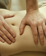 Viele Menschen fühlen sich nach einer Ganzkörpermassage gerade wegen der sorgfältigen Bauchmassage regelrecht mit Energie aufgetankt, was zu einer neuen, positiven Lebensgefühl beitragen kann.

Wirkung einer Bauchmassage

    * harmonisierend
    * s