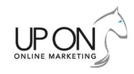 Logo mit Text "UP ON Online Marketing" und stilisiertem Pferdekopf rechts.