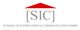 Logo der School of International Communication GmbH mit rotem Dreieck über den Buchstaben [SIC].