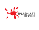 Roter Farbspritzer links, Text "SPLASH ART BERLIN" rechts daneben in schwarzer Schrift.