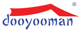 Logo mit dem Text "dooyooman" in blauer Schrift und einem roten Dach darüber.