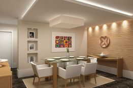 Sala de jantar moderna com mesa de vidro, seis cadeiras brancas e arte colorida na parede.