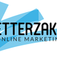 Logo van Letterzaken, Online Marketing, met blauwe strepen op achtergrond.