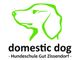 Grünes Hundelogo mit Text: "domestic dog - Hundeschule Gut Zissendorf".