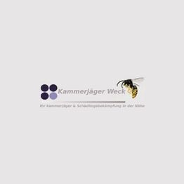Logo von Kammerjäger Weck mit schwarzer Wabe und Wespe auf grauem Hintergrund.
