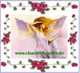 Ein Engel mit lila Flügeln vor rosa Himmel, umgeben von Rosen auf www.charmed-spirit.de