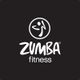 Schwarzes Zumba-Logo mit weißer Tänzerfigur und Schriftzug "Zumba Fitness".