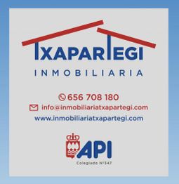 "Logotipo de Inmobiliaria Ixapartegi con contacto y sitio web en fondo azul claro."