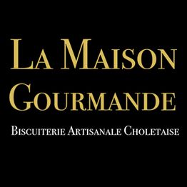 Texte sur fond noir : La Maison Gourmande, Biscuiterie Artisanale Choletaise.