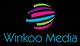 Logo mit bunten Pfeilen und Text "Winkoo Media" auf schwarzem Hintergrund.