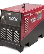 Generador rojo "Lincoln Electric" sobre fondo blanco.