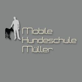 Schattenriss eines Menschen mit Hund und Schriftzug "Mobile Hundeschule Müller" auf grauem Hintergrund.