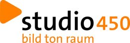 Logo mit orangefarbenem Pfeil und Text: "studio450 bild ton raum".