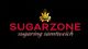 Roter "SUGARZONE" Schriftzug, gelbes Logo darüber, Text "sugaring samtweich" darunter auf Schwarz.