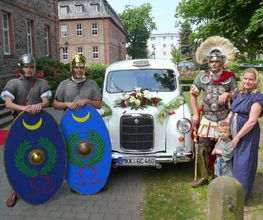 Die Römer zu Gast beim Hochzeitstaxi